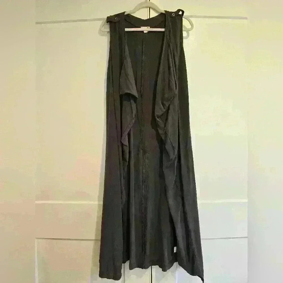 La Hearts Long Flowy Vest - Picture 1 of 7